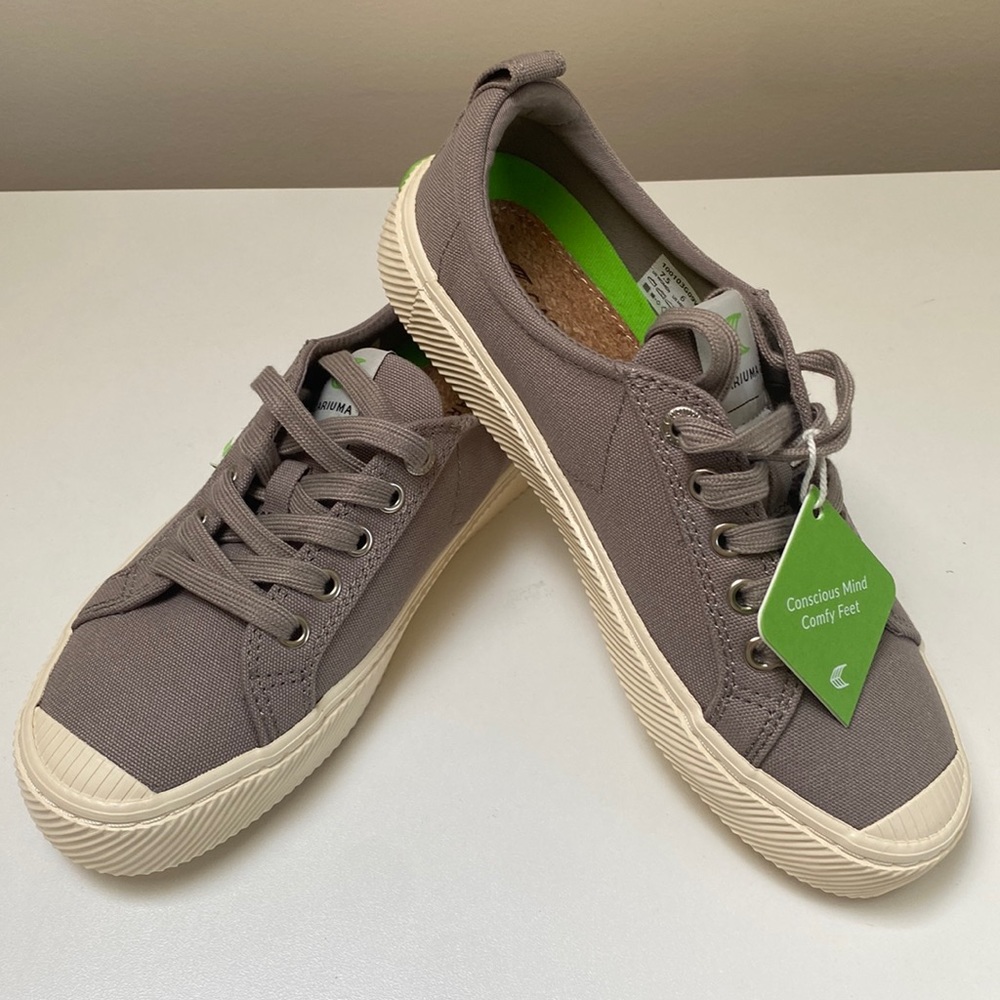 Cariuma OCA Gray Low Top Canvas Sneakers Size 7.5